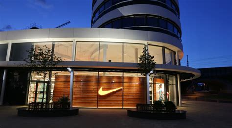 nike herren jacken übergroßen|Nike Factory Stores.